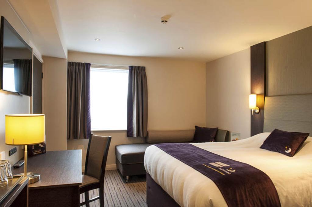 Premier Inn London Greenford Δωμάτιο φωτογραφία