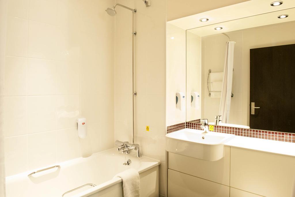 Premier Inn London Greenford Δωμάτιο φωτογραφία
