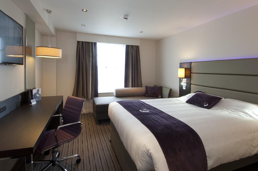 Premier Inn London Greenford Δωμάτιο φωτογραφία