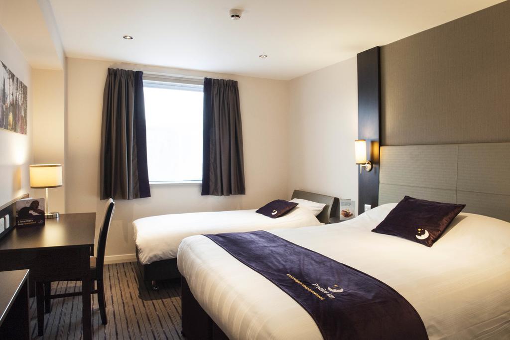 Premier Inn London Greenford Δωμάτιο φωτογραφία