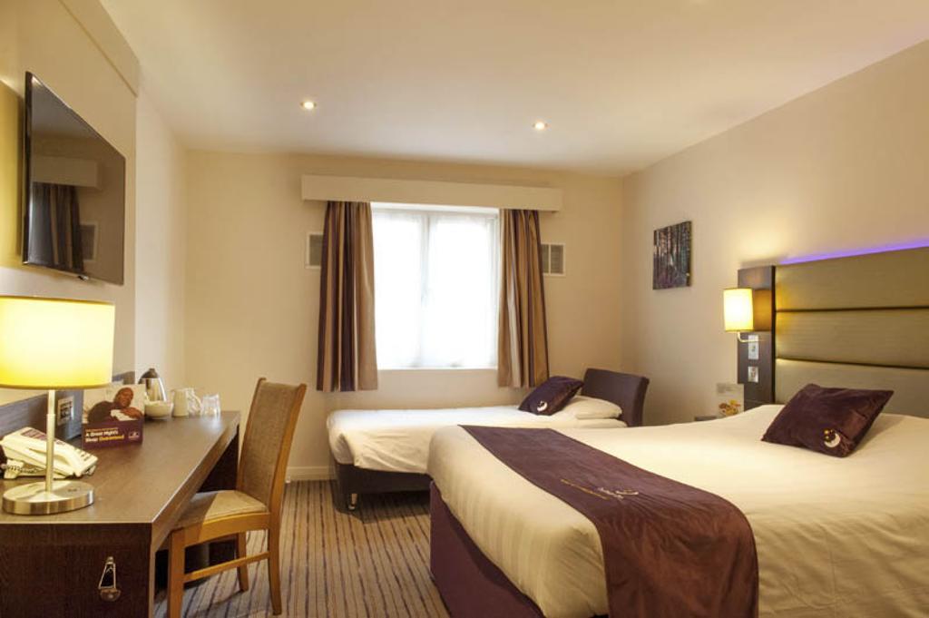 Premier Inn London Greenford Δωμάτιο φωτογραφία