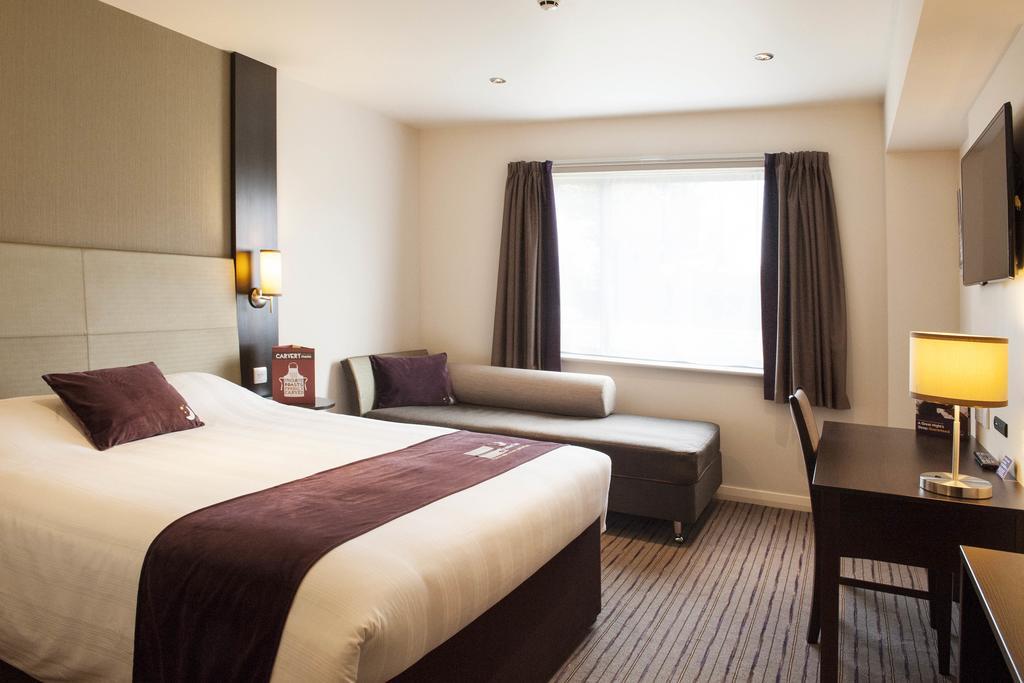 Premier Inn London Greenford Δωμάτιο φωτογραφία